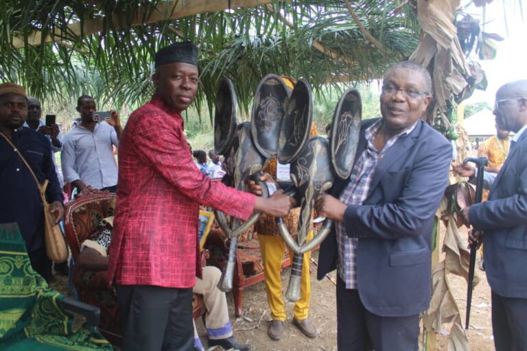 Mbam-et-Kim- Visite de S.M Mveimani Sombo Amba : L’élite de Ndjame, un modèle à suivre